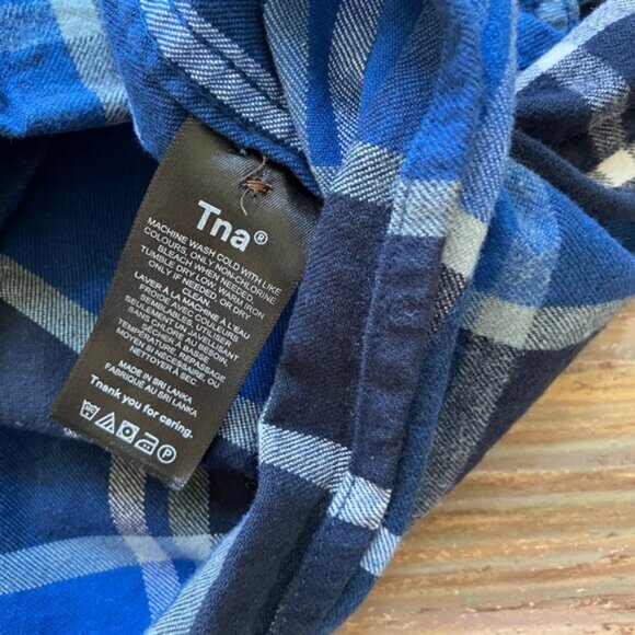 Aritzia TNA Cropped Flannel Button Up Shirt Long Sleeve Blue Plaid - Picture 4 of 7